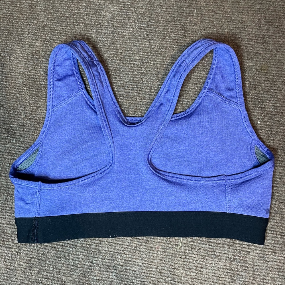 šNike Sports Bra - Picture 2 of 2